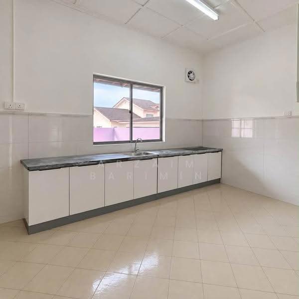 Rumah Teres untuk Dijual di Taman Kota Jaya (Kota Tinggi) - Arzaim Barimin - Kitchen - PropertyGuru.com.my