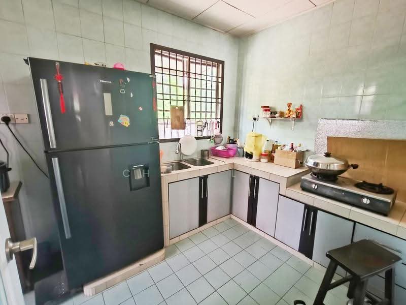 Rumah Teres 2-Tingkat untuk Dijual di Taman Desa Cemerlang (Ulu Tiram) - Chloe Lai - Kitchen - PropertyGuru.com.my