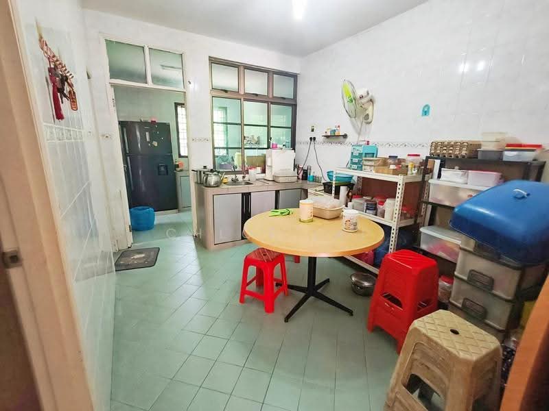 Rumah Teres 2-Tingkat untuk Dijual di Taman Desa Cemerlang (Ulu Tiram) - Chloe Lai - Kitchen - PropertyGuru.com.my