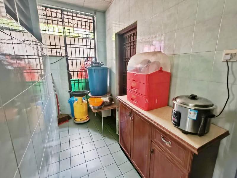 Rumah Teres 2-Tingkat untuk Dijual di Taman Desa Cemerlang (Ulu Tiram) - Chloe Lai - Kitchen - PropertyGuru.com.my