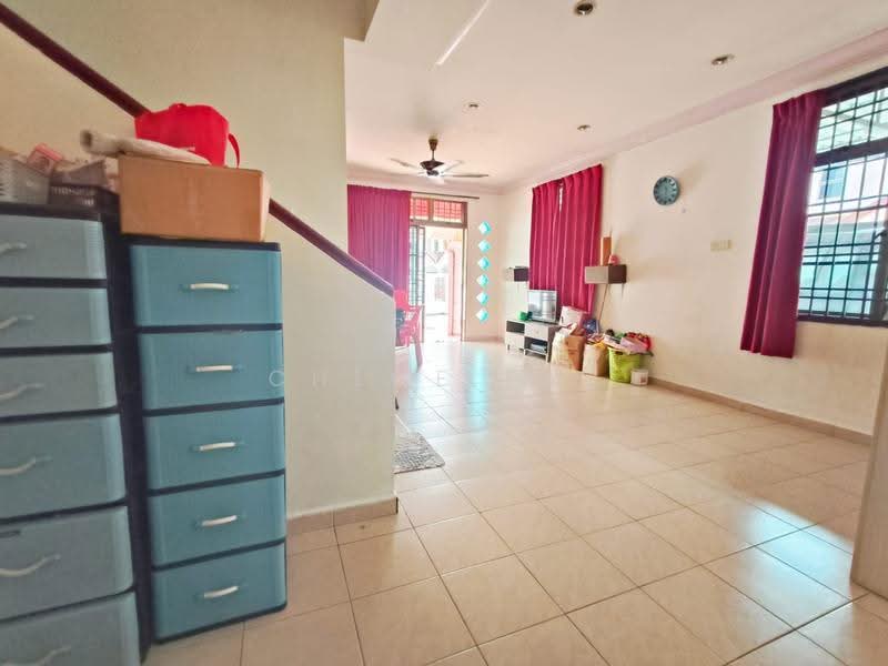 Rumah Teres 2-Tingkat untuk Dijual di Taman Desa Cemerlang (Ulu Tiram) - Chloe Lai - Living Room - PropertyGuru.com.my