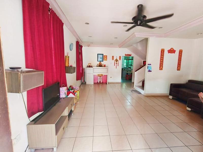 Rumah Teres 2-Tingkat untuk Dijual di Taman Desa Cemerlang (Ulu Tiram) - Chloe Lai - Living Room - PropertyGuru.com.my