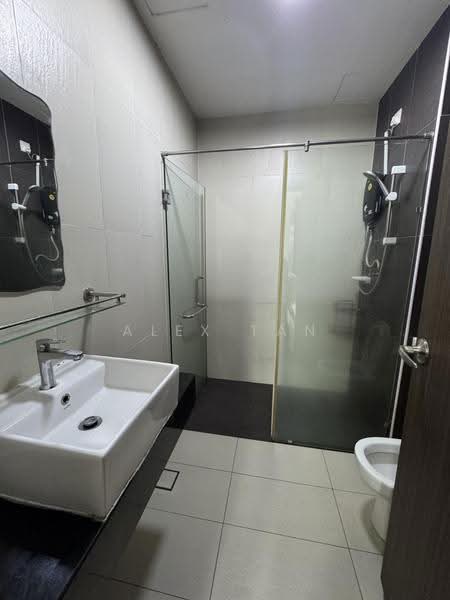 Kediaman Servis untuk Disewa di D'Secret Garden (Pangsapuri Kempas Indah) - ALEX TAN - Bathroom - PropertyGuru.com.my