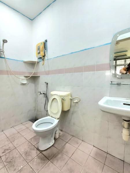 1-storey Terraced House for Sale in Taman Nusa Bestari (Iskandar Puteri (Nusajaya)) - Serene Low - Bathroom - PropertyGuru.com.my