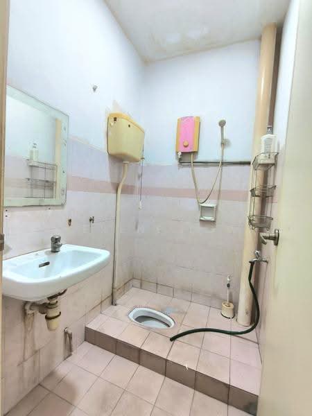 1-storey Terraced House for Sale in Taman Nusa Bestari (Iskandar Puteri (Nusajaya)) - Serene Low - Bathroom - PropertyGuru.com.my