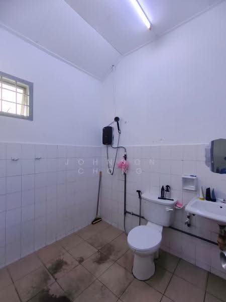 2-storey Terraced House for Sale in Taman Megah Ria (Masai) - Johnson Chong - Bathroom - PropertyGuru.com.my