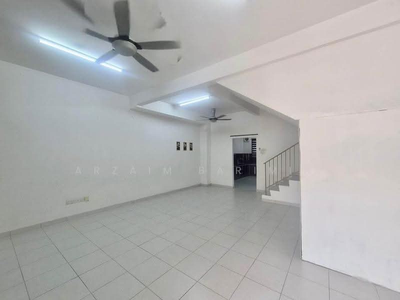 2-storey Terraced House for Sale in Taman Pulai Mutiara (Iskandar Puteri (Nusajaya)) - Arzaim Barimin - Living Room - PropertyGuru.com.my