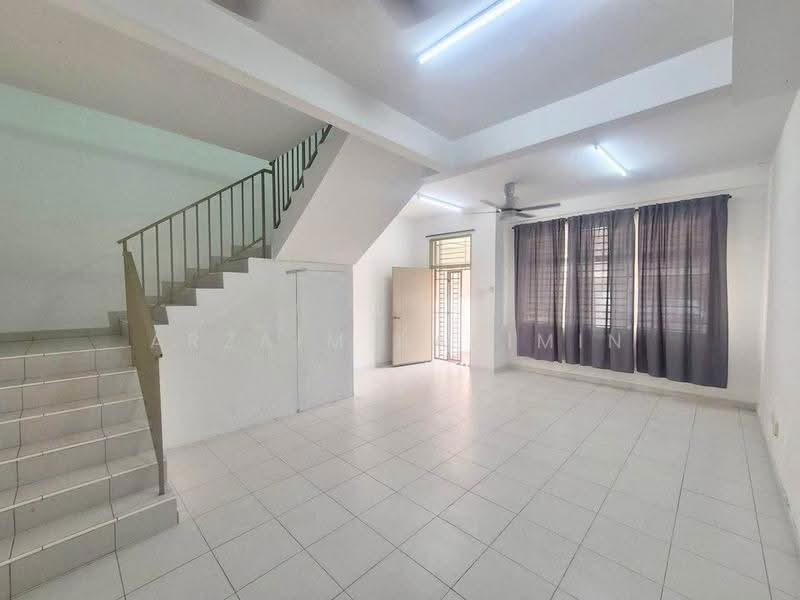 2-storey Terraced House for Sale in Taman Pulai Mutiara (Iskandar Puteri (Nusajaya)) - Arzaim Barimin - Living Room - PropertyGuru.com.my