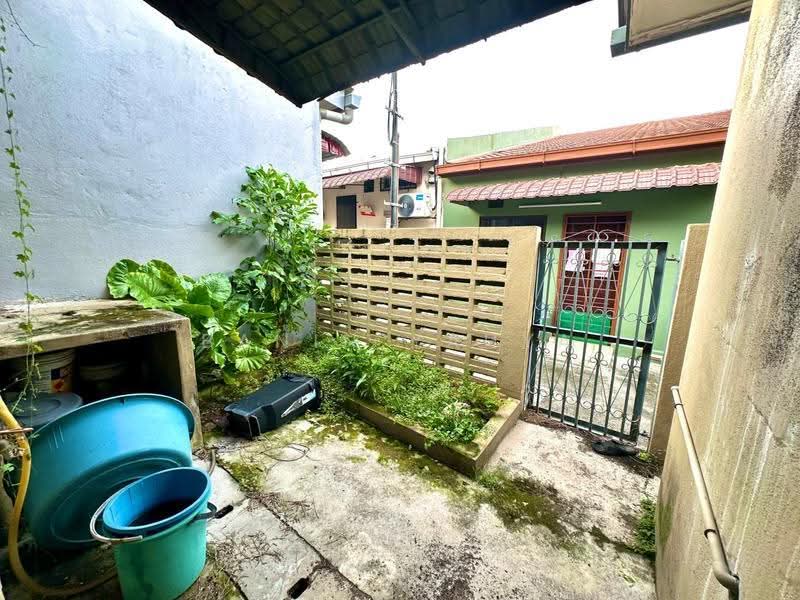 1-storey Terraced House for Sale in Kelana Jaya (Petaling Jaya) - Banin Yahya - PropertyGuru.com.my