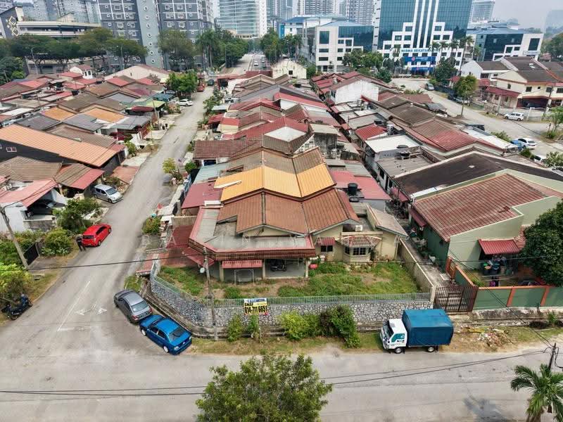 1-storey Terraced House for Sale in Kelana Jaya (Petaling Jaya) - Banin Yahya - PropertyGuru.com.my