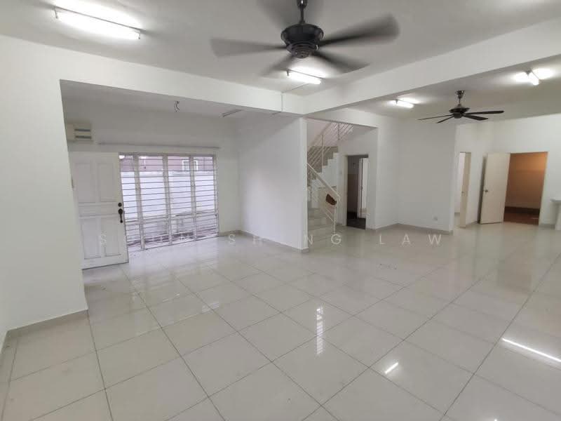 Rumah Berkembar untuk Dijual di Seksyen 15 (Bangi) - Soon Sheng Law - Living Room - PropertyGuru.com.my