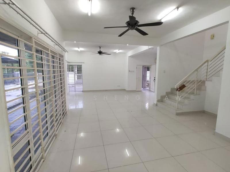 Rumah Berkembar untuk Dijual di Seksyen 15 (Bangi) - Soon Sheng Law - Living Room - PropertyGuru.com.my