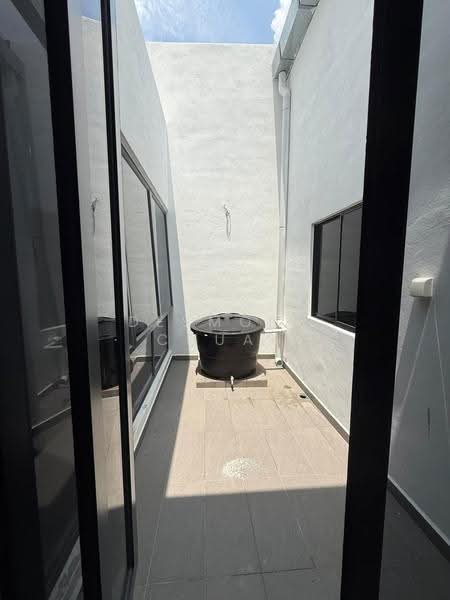 Shop for Rent in Bukit Jambul (Penang) - Desmond Chuah - Exterior - PropertyGuru.com.my
