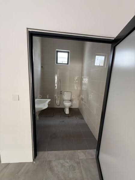 Shop for Rent in Bukit Jambul (Penang) - Desmond Chuah - Bathroom - PropertyGuru.com.my