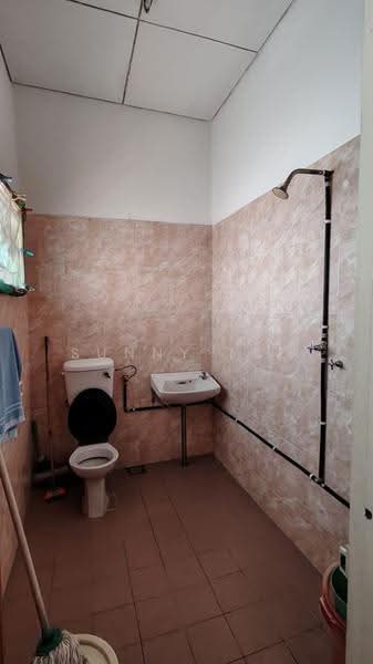 Rumah Berkembar untuk Dijual di Bukit Dumbar (Jelutong) - Sunny Tse - Bathroom - PropertyGuru.com.my