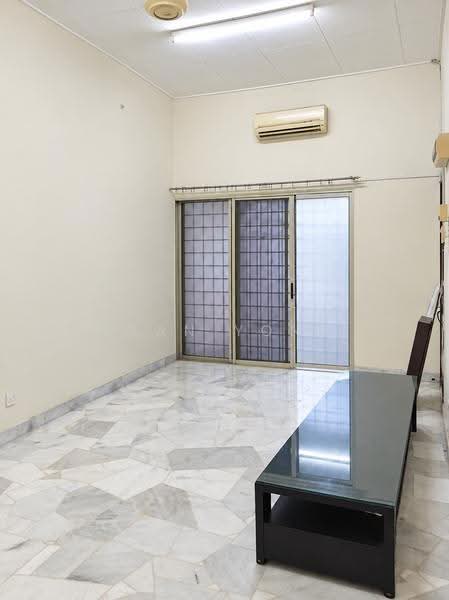 Rumah Teres untuk Dijual di Selayang (Selangor) - Sean Yong - Living Room - PropertyGuru.com.my