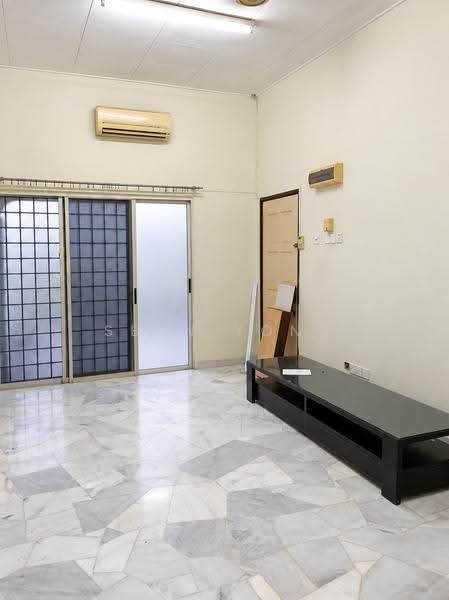 Rumah Teres untuk Dijual di Selayang (Selangor) - Sean Yong - Living Room - PropertyGuru.com.my