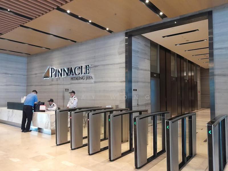 Kediaman Servis untuk Dijual di Pinnacle Petaling Jaya - Ray Wong - Lobby - PropertyGuru.com.my