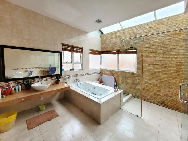 Semi-Detached House for Sale in Damansara Legenda (Petaling Jaya) - Adzura Zamedin - Bathroom - PropertyGuru.com.my