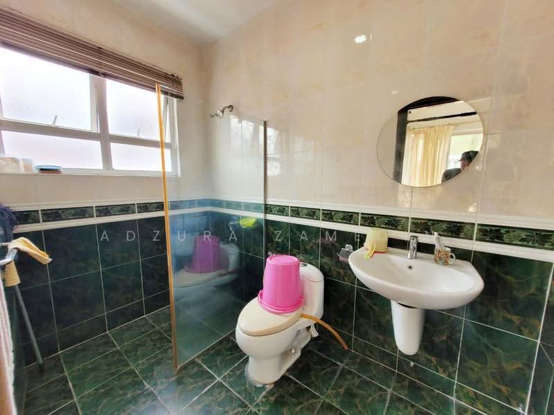 Semi-Detached House for Sale in Damansara Legenda (Petaling Jaya) - Adzura Zamedin - Bathroom - PropertyGuru.com.my