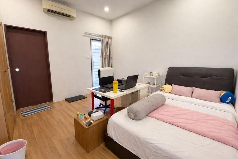 Rumah Berkembar untuk Dijual di Taman Anggun (Rawang) - Junior Ong - Bedroom - PropertyGuru.com.my