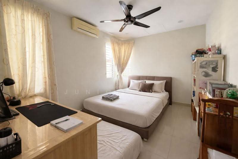 Rumah Berkembar untuk Dijual di Taman Anggun (Rawang) - Junior Ong - Bedroom - PropertyGuru.com.my
