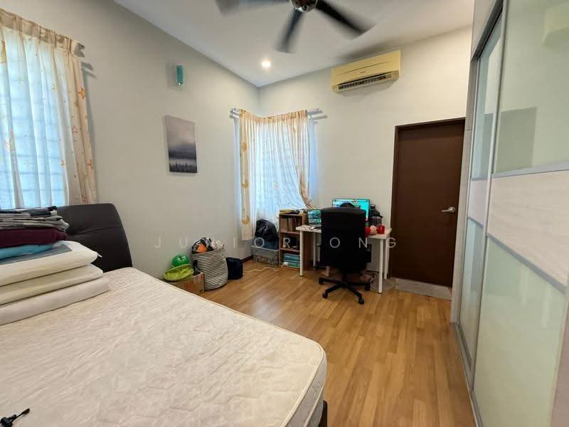 Rumah Berkembar untuk Dijual di Taman Anggun (Rawang) - Junior Ong - Bedroom - PropertyGuru.com.my