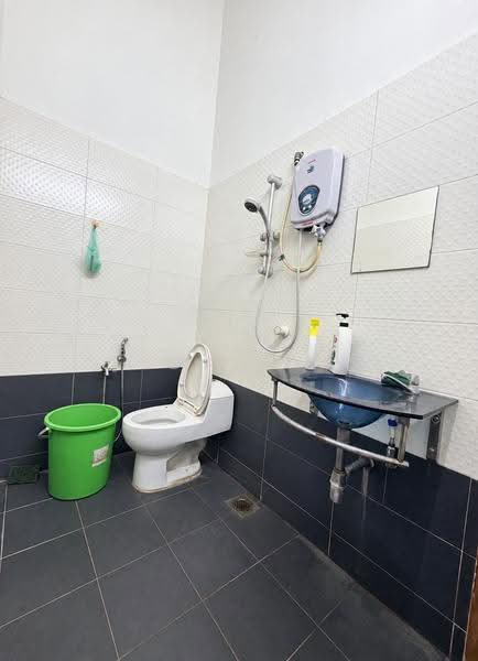 Rumah Teres 2-Tingkat untuk Disewa di Taman Seri Mangga (Balai Panjang) - Eddy Leow - Bathroom - PropertyGuru.com.my