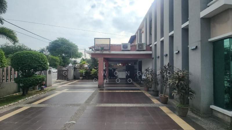 Semi-Detached House for Sale in Taman Overseas Union (Taman Oug) (Jalan Klang Lama (Old Klang Road)) - Angie Wong Poh Choo - Exterior - PropertyGuru.com.my