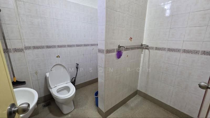 2-storey Terraced House for Sale in Mutiara Rini (Skudai) - Simpson Poh - Bathroom - PropertyGuru.com.my