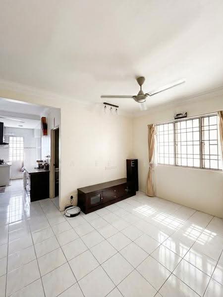 Pangsapuri untuk Disewa di Sri Impian Apartment - A Ee Ee - Living Room - PropertyGuru.com.my