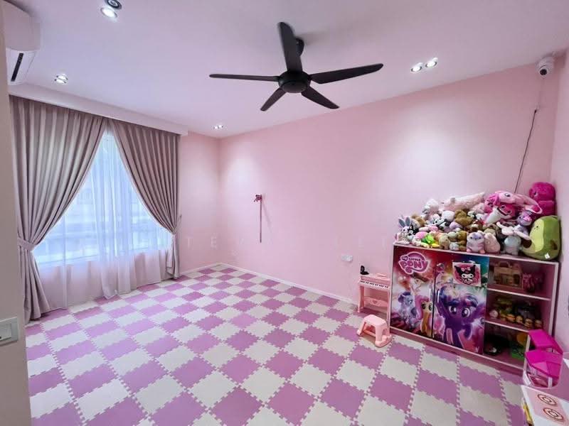 3-storey Terraced House for Sale in Tamansari (Rawang) - Steven Lee - Bedroom - PropertyGuru.com.my