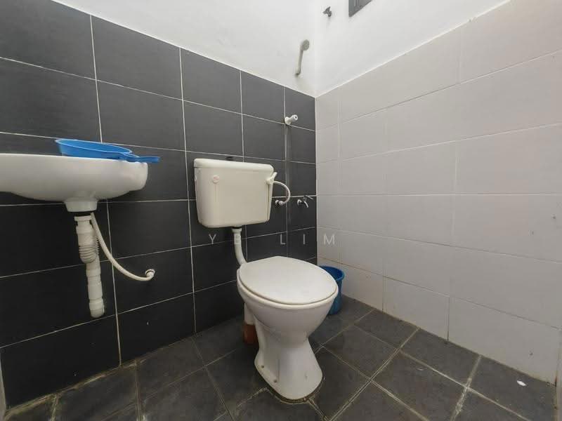 1-storey Terraced House for Sale in Taman Tuah Perdana (Bukit Katil) - YB Lim - Bathroom - PropertyGuru.com.my