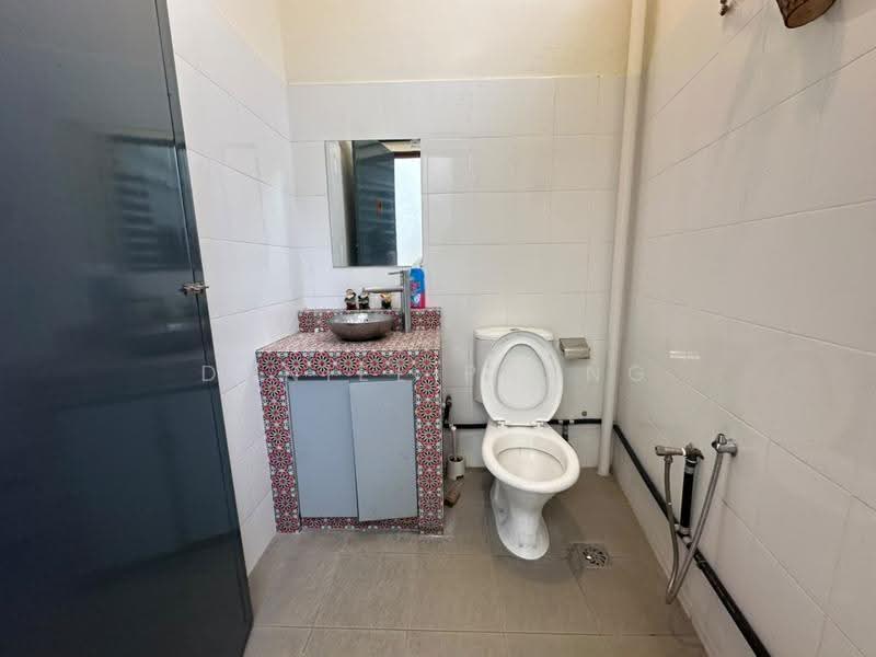 Kedai / Pejabat untuk Disewa di George Town (Penang) - Daniel Phang - Bathroom - PropertyGuru.com.my
