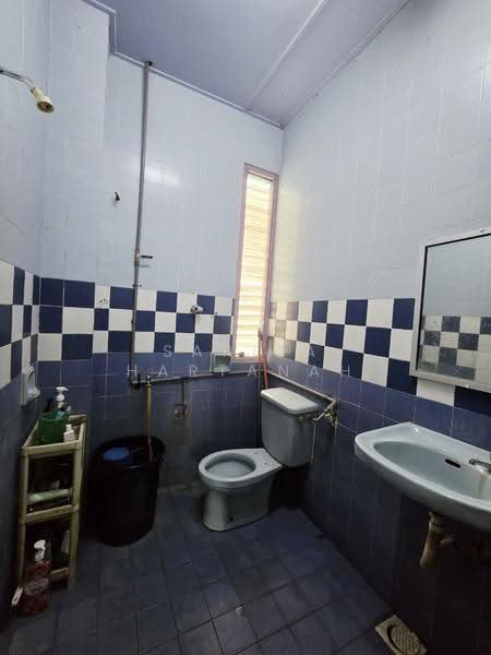 Rumah Teres 2-Tingkat untuk Dijual di Shah Alam (Selangor) - Sariza Hartanah - Bathroom - PropertyGuru.com.my
