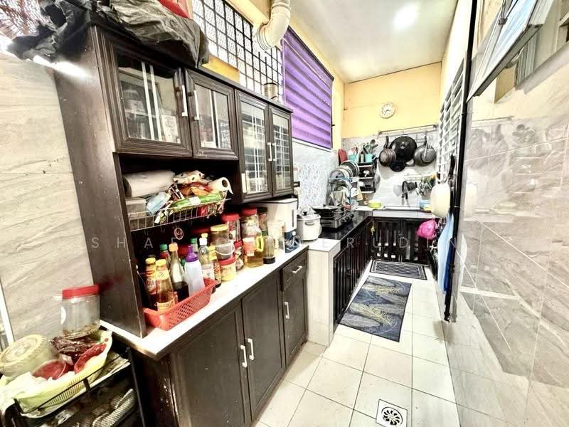 2.5-storey Terraced House for Sale in Ukay Perdana (Ulu Kelang) - Shafiq Amerudin - Kitchen - PropertyGuru.com.my
