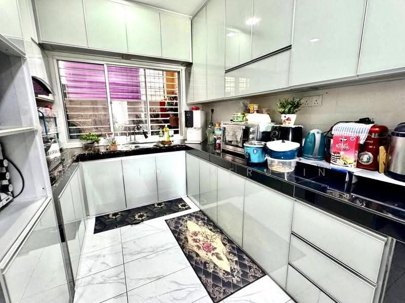 2.5-storey Terraced House for Sale in Ukay Perdana (Ulu Kelang) - Shafiq Amerudin - Kitchen - PropertyGuru.com.my