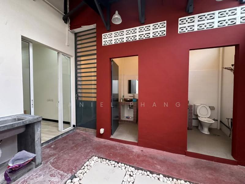 Shop / Office for Rent in George Town (Penang) - Daniel Phang - Bathroom - PropertyGuru.com.my