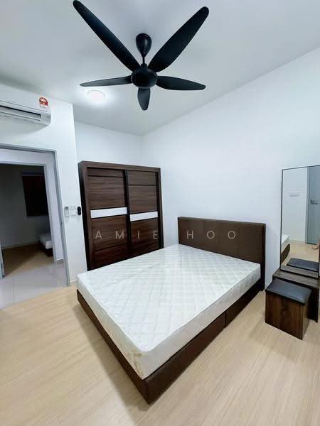 Kediaman Servis untuk Dijual di M Luna - Camie Hoo - Bedroom - PropertyGuru.com.my