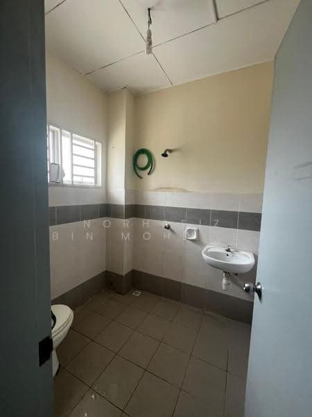 2-storey Terraced House for Sale in Bandar Enstek (Negeri Sembilan) - Norhafiz Bin Mohd Nor - Bathroom - PropertyGuru.com.my