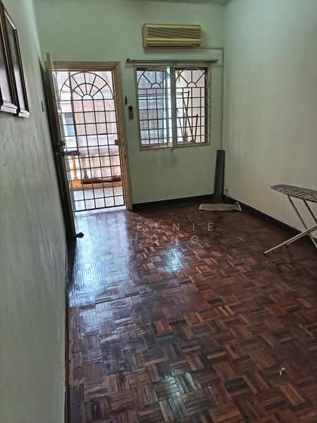 2-storey Terraced House for Sale in Seksyen 27 (Shah Alam) - Kweenie Chong - Entrance - PropertyGuru.com.my