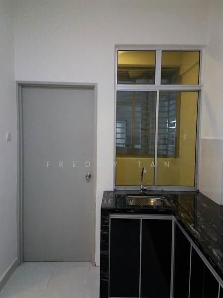Pangsapuri untuk Dijual di Bayu Tiara - Freddy Tan - Kitchen - PropertyGuru.com.my