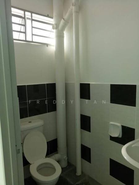 Pangsapuri untuk Dijual di Bayu Tiara - Freddy Tan - Bathroom - PropertyGuru.com.my