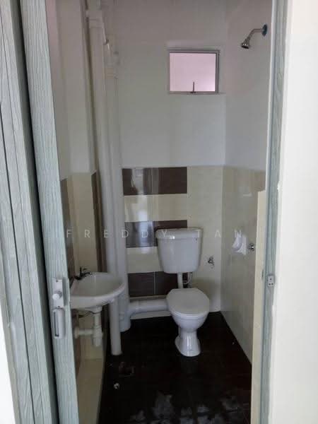 Pangsapuri untuk Dijual di Bayu Tiara - Freddy Tan - Bathroom - PropertyGuru.com.my