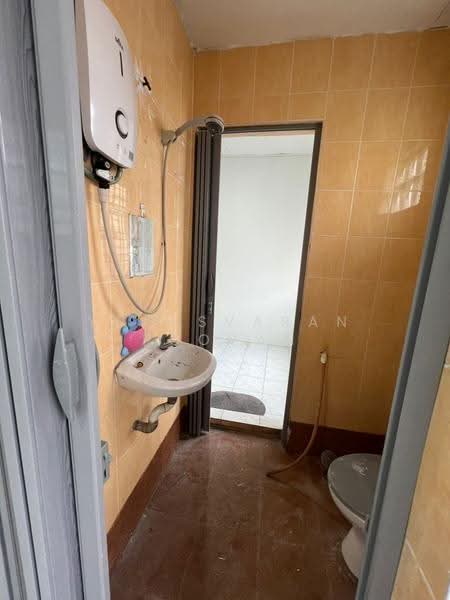 2-storey Terraced House for Sale in Bandar Bukit Tinggi (Klang) - Yogesvaran Poovan - Bathroom - PropertyGuru.com.my