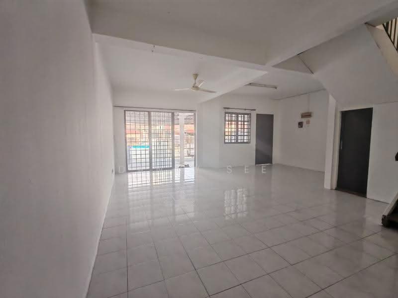 2-storey Terraced House for Sale in Taman Putri Kulai (Kulai) - Danny See - Living Room - PropertyGuru.com.my