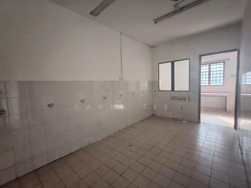 2-storey Terraced House for Sale in Taman Putri Kulai (Kulai) - Danny See - Kitchen - PropertyGuru.com.my