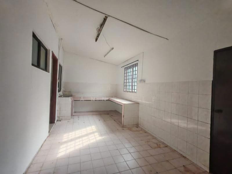 2-storey Terraced House for Sale in Taman Putri Kulai (Kulai) - Danny See - Kitchen - PropertyGuru.com.my