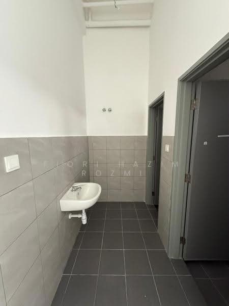Kedai untuk Disewa di Alam Sari (Bangi) - Fiqri Hazim Rozmi - Bathroom - PropertyGuru.com.my