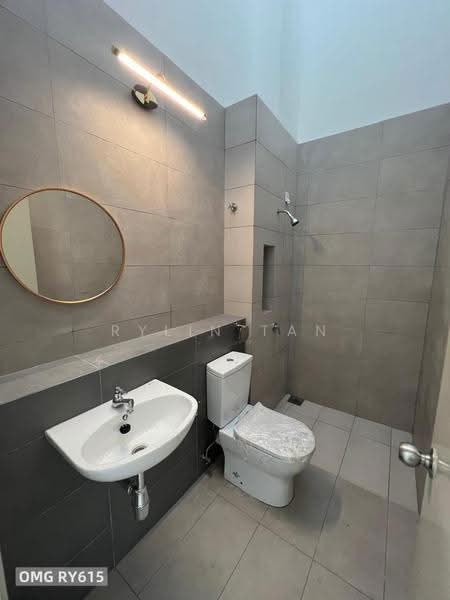 Rumah Teres 2-Tingkat untuk Disewa di Telok Panglima Garang (Selangor) - Rylin Tan - Bathroom - PropertyGuru.com.my